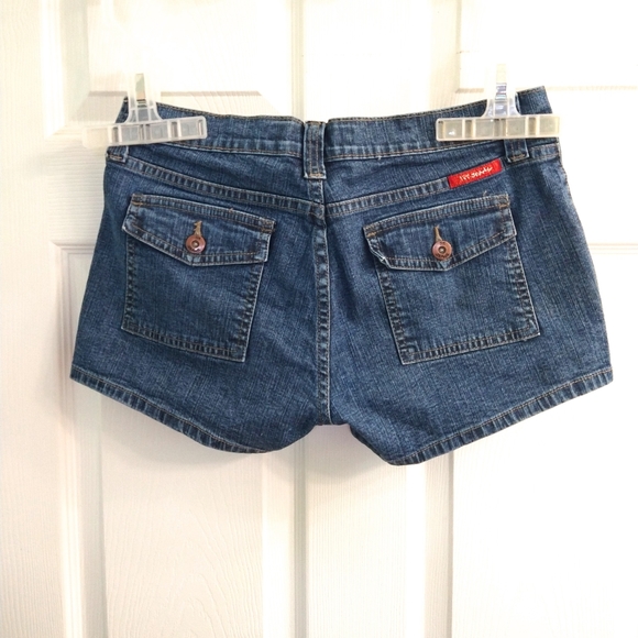 🕸! iT Jeans🕸 . . . Denim  Shorts - Junior Size 7 (Women 4/6) - Picture 2 of 3